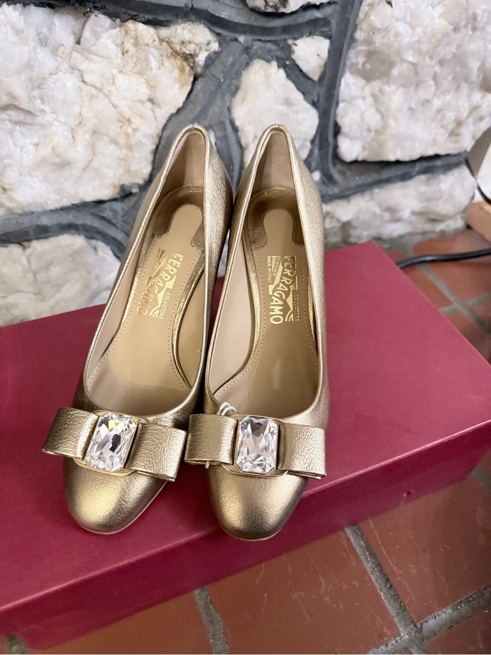 Salvatore Ferragamo Gold Leather Crystal Vara Bow Pumps Size 3.5 D NIB